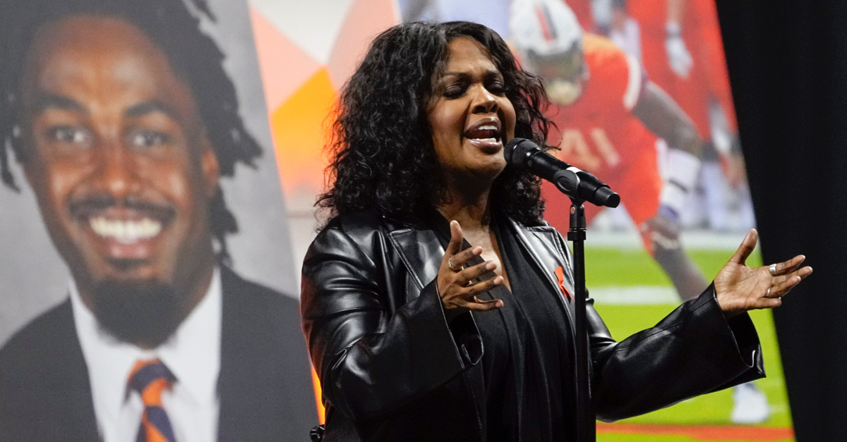 CeCe Winans Comforts Mourners at Virginia Service: ‘God Loves You, He’s with You’